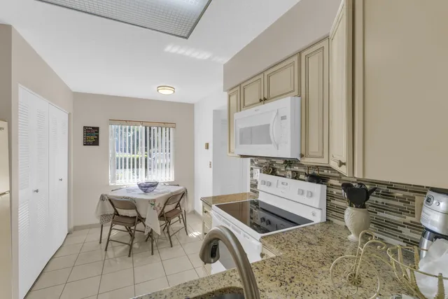$179,000 | 7301 Amberly Lane, Unit 109, Delray Beach, FL 33446
