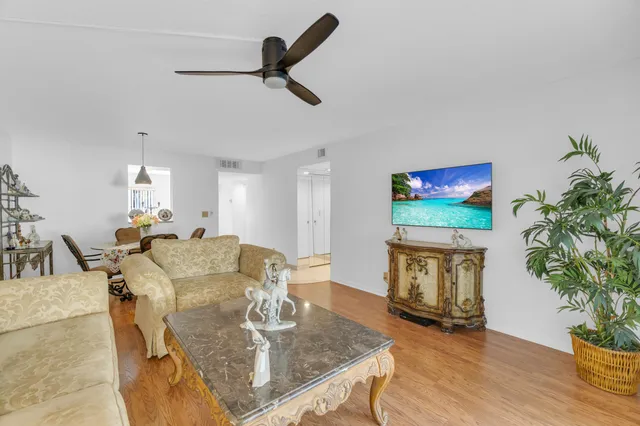 $179,000 | 7301 Amberly Lane, Unit 109, Delray Beach, FL 33446