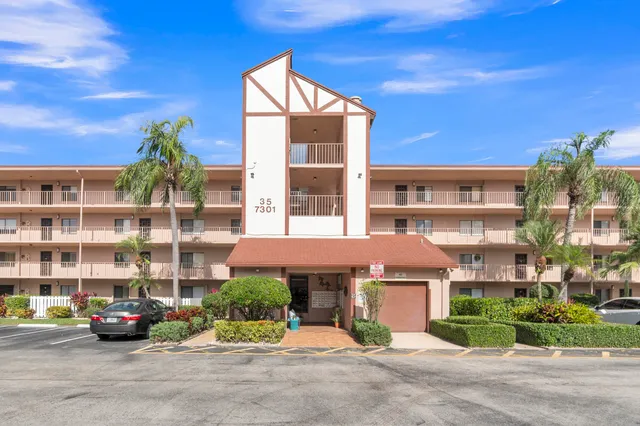 $179,000 | 7301 Amberly Lane, Unit 109, Delray Beach, FL 33446