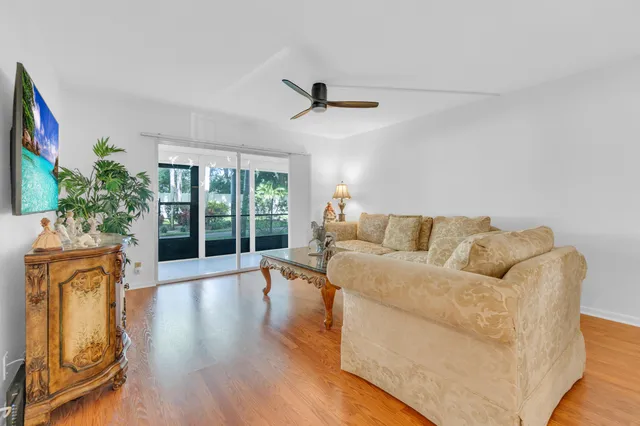 $179,000 | 7301 Amberly Lane, Unit 109, Delray Beach, FL 33446