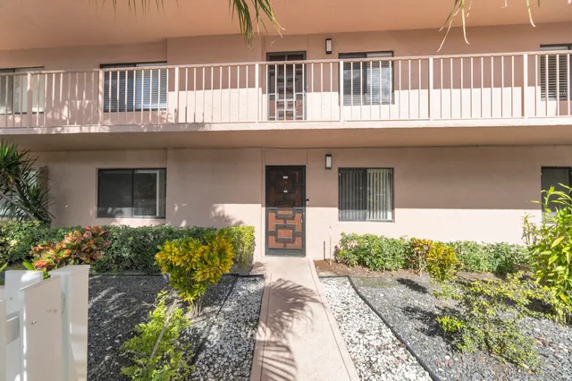 $179,000 | 7301 Amberly Lane, Unit 109, Delray Beach, FL 33446