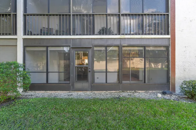 $179,000 | 7301 Amberly Lane, Unit 109, Delray Beach, FL 33446
