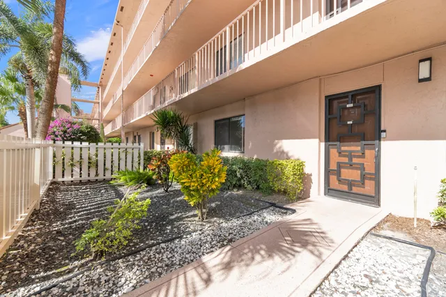 $179,000 | 7301 Amberly Lane, Unit 109, Delray Beach, FL 33446