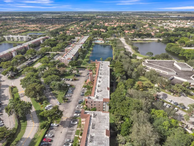 $179,000 | 7301 Amberly Lane, Unit 109, Delray Beach, FL 33446