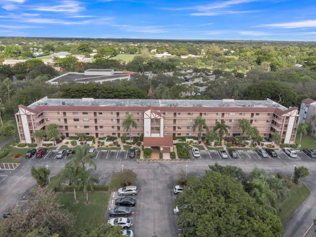 $179,000 | 7301 Amberly Lane, Unit 109, Delray Beach, FL 33446
