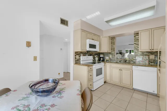 $179,000 | 7301 Amberly Lane, Unit 109, Delray Beach, FL 33446