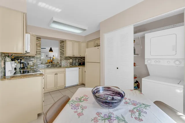 $179,000 | 7301 Amberly Lane, Unit 109, Delray Beach, FL 33446