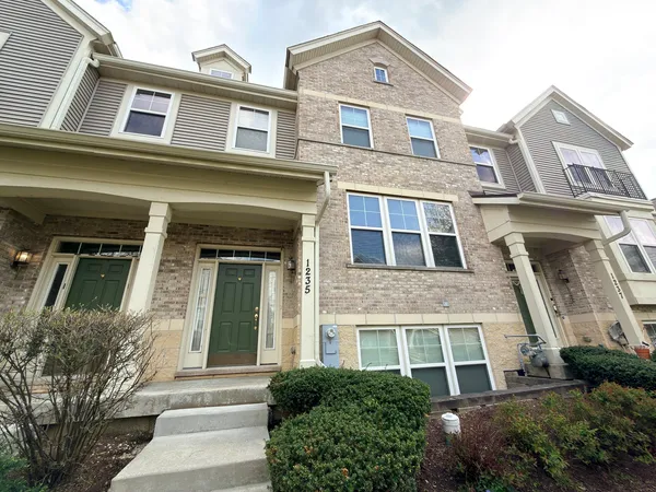 $2,950 | 1235 Tuscany Drive, Streamwood, IL 60107