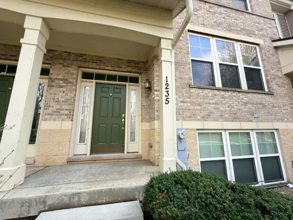 $2,950 | 1235 Tuscany Drive, Streamwood, IL 60107