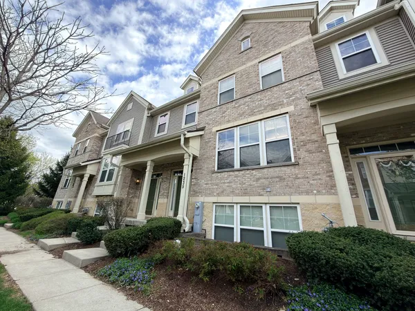 $2,950 | 1235 Tuscany Drive, Streamwood, IL 60107