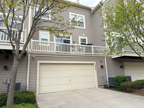 $2,950 | 1235 Tuscany Drive, Streamwood, IL 60107