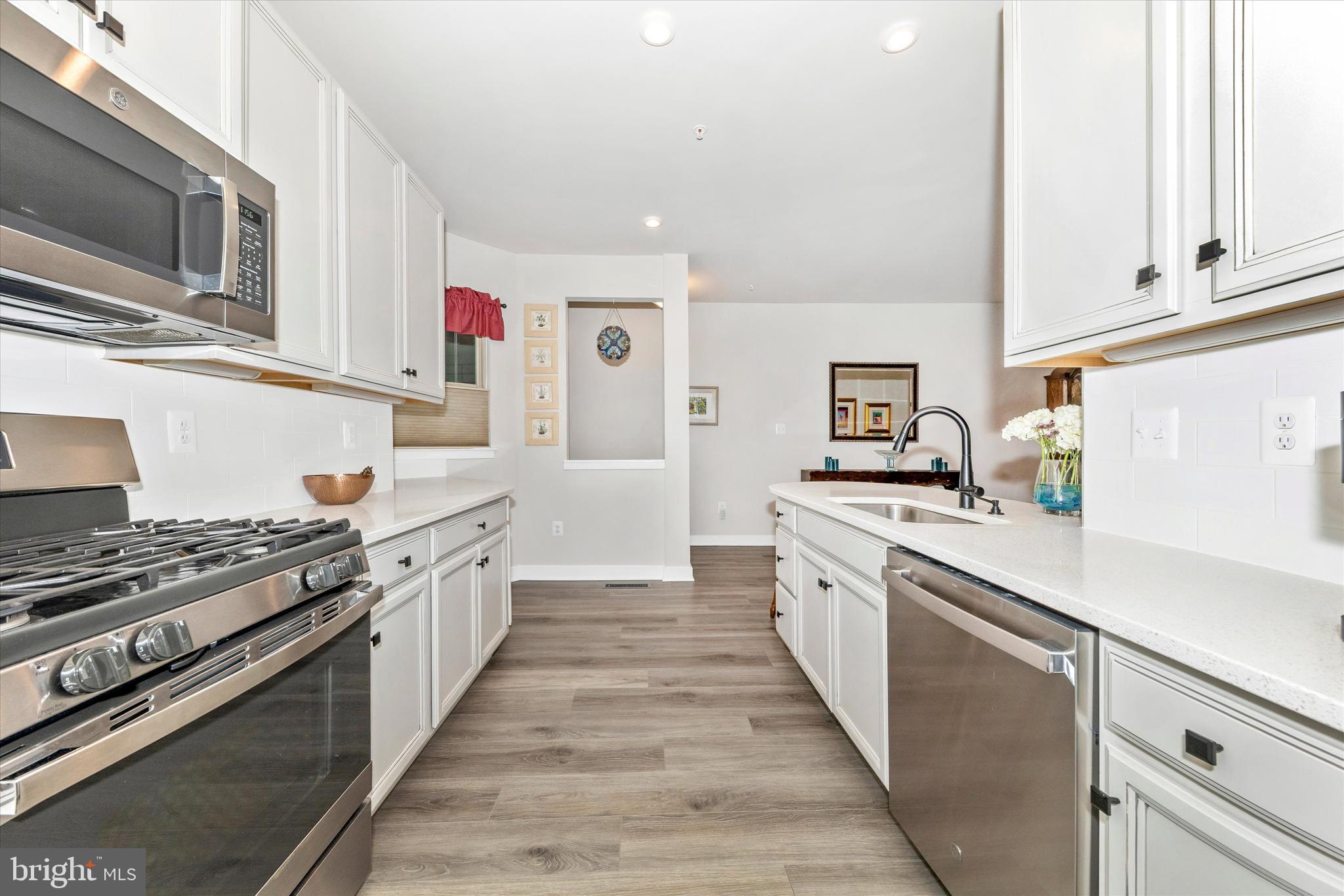 6028 Calla Place Frederick, MD 21703 - Photo 7 of 46 Stainless steel appliances