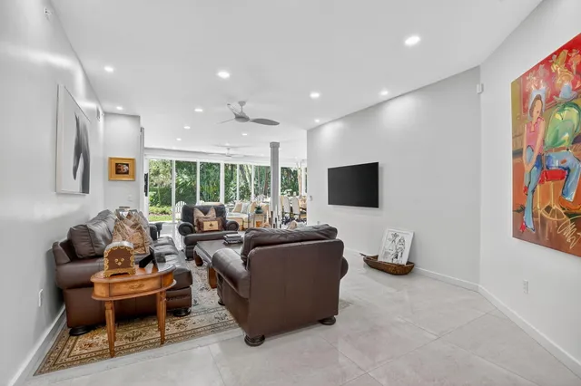 $989,000 | 2584 Coco Plum Boulevard, Unit 104, Boca Raton, FL 33496