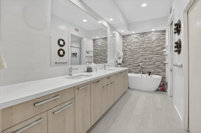 $989,000 | 2584 Coco Plum Boulevard, Unit 104, Boca Raton, FL 33496