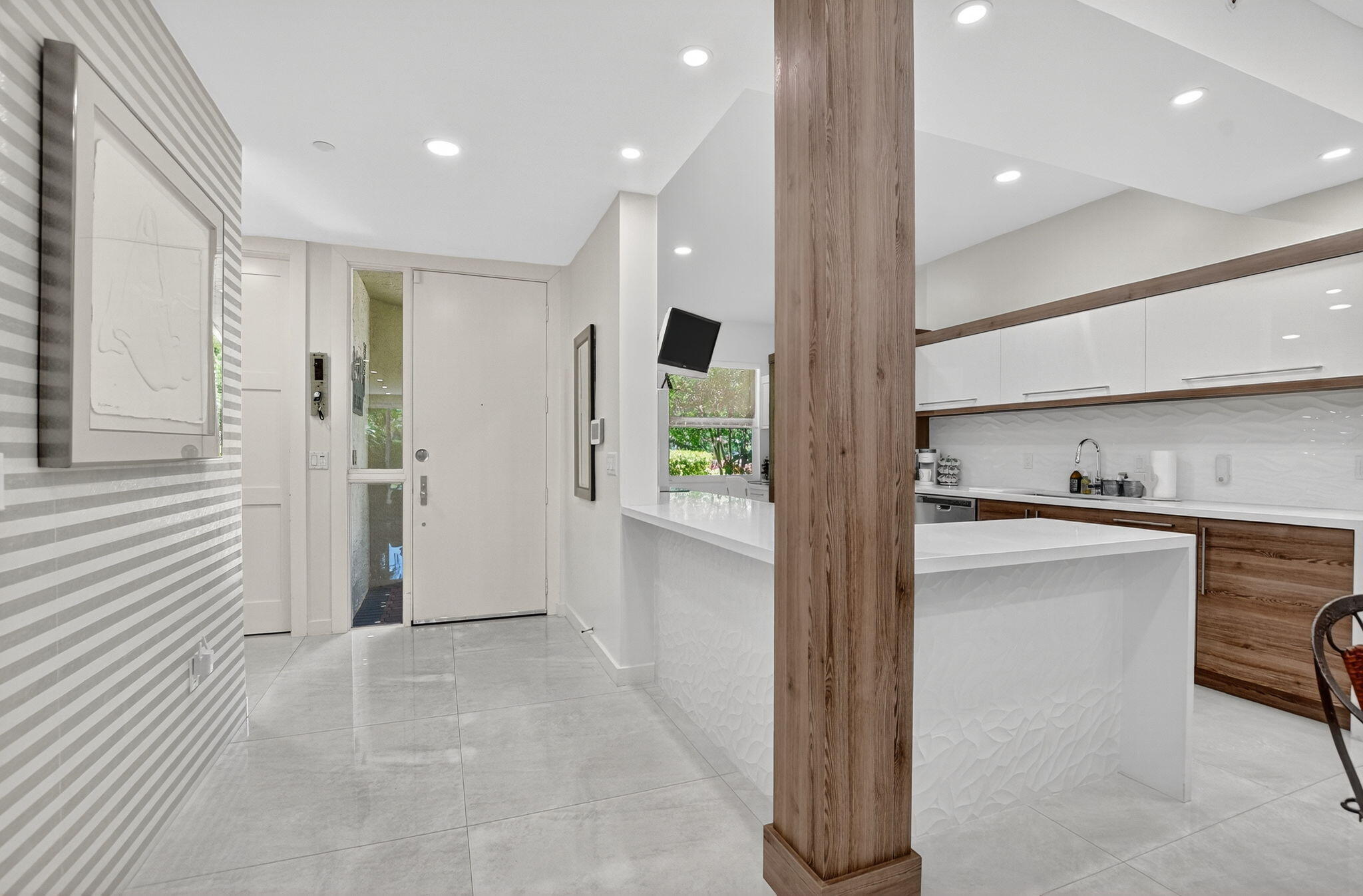 2584 Coco Plum Boulevard, Unit 104 Boca Raton, FL 33496 - Photo 5 of 51 5-web-or-mls-DSC_2200