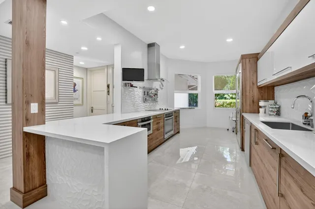 $989,000 | 2584 Coco Plum Boulevard, Unit 104, Boca Raton, FL 33496