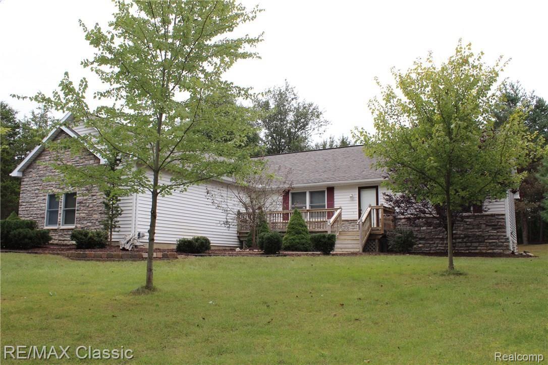 8571 Bishop Road Brighton, MI 48116 - Photo 2 of 26 IMG_6076.JPG