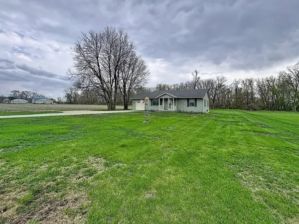 $215,000 | 2524 Big Island Road, Milan, IL 61264