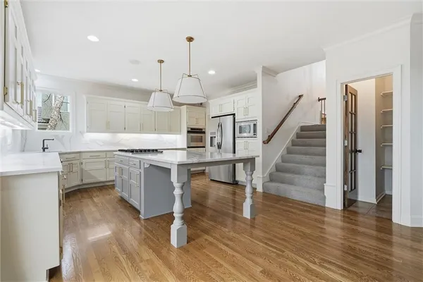 $699,900 | 15088 Sherwood Road, Leawood, KS 66224