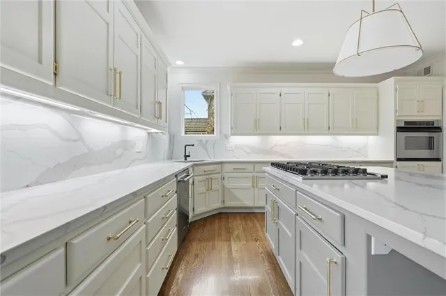 $740,000 | 15088 Sherwood Road, Leawood, KS 66224