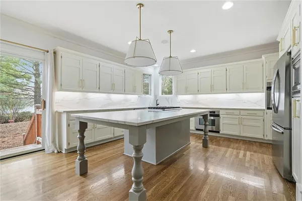 $699,900 | 15088 Sherwood Road, Leawood, KS 66224