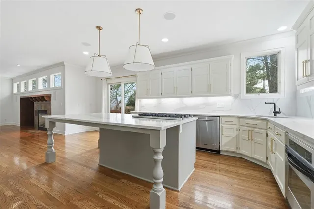 $740,000 | 15088 Sherwood Road, Leawood, KS 66224