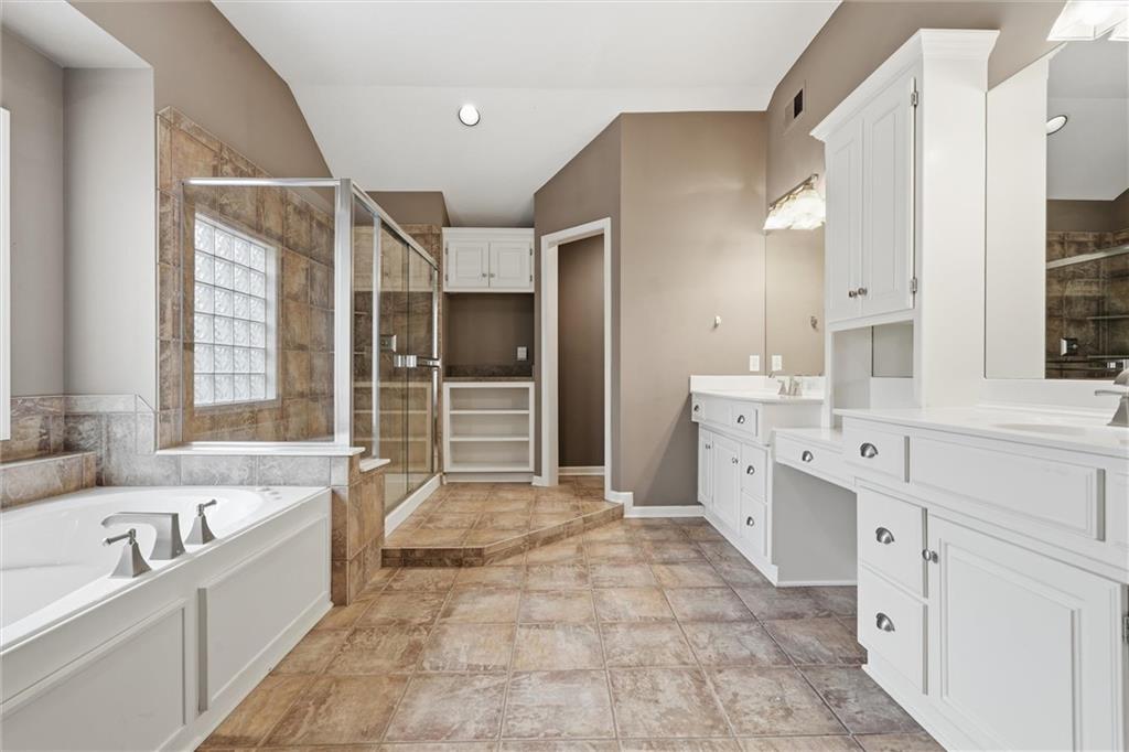 15088 Sherwood Road Leawood, KS 66224 - Photo 27 of 50