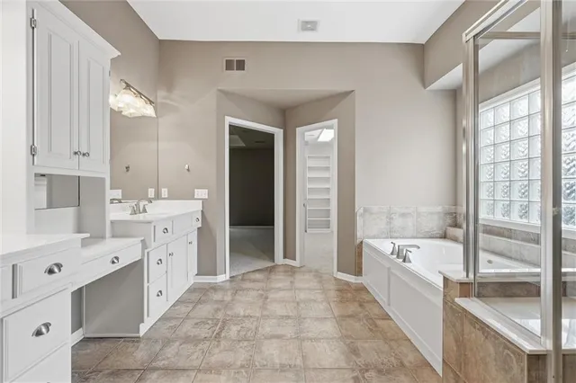 $740,000 | 15088 Sherwood Road, Leawood, KS 66224