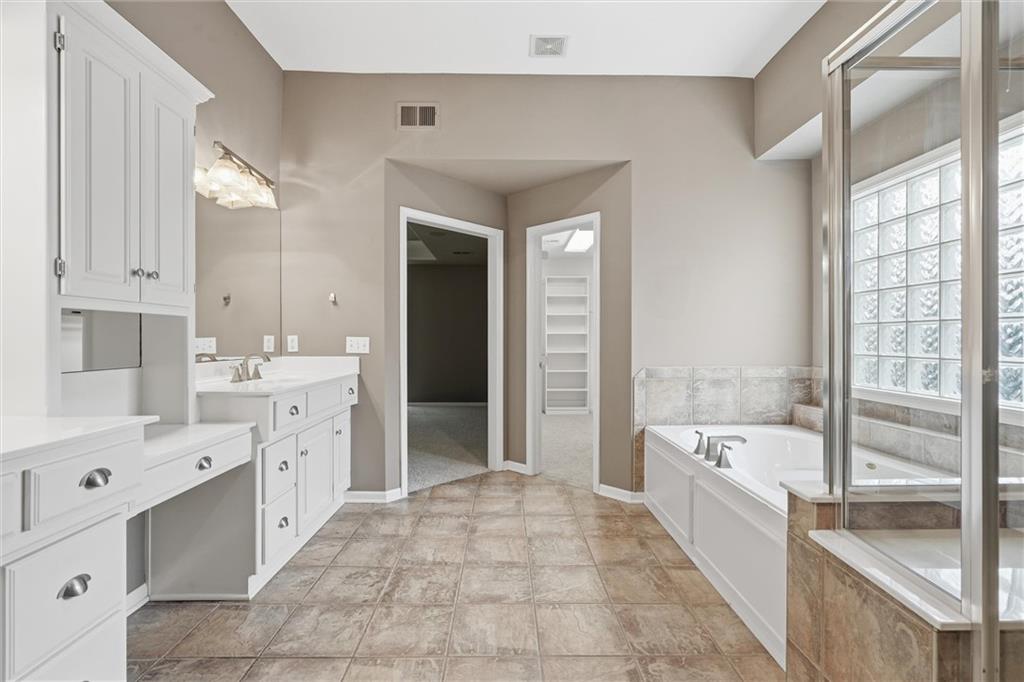 15088 Sherwood Road Leawood, KS 66224 - Photo 29 of 50