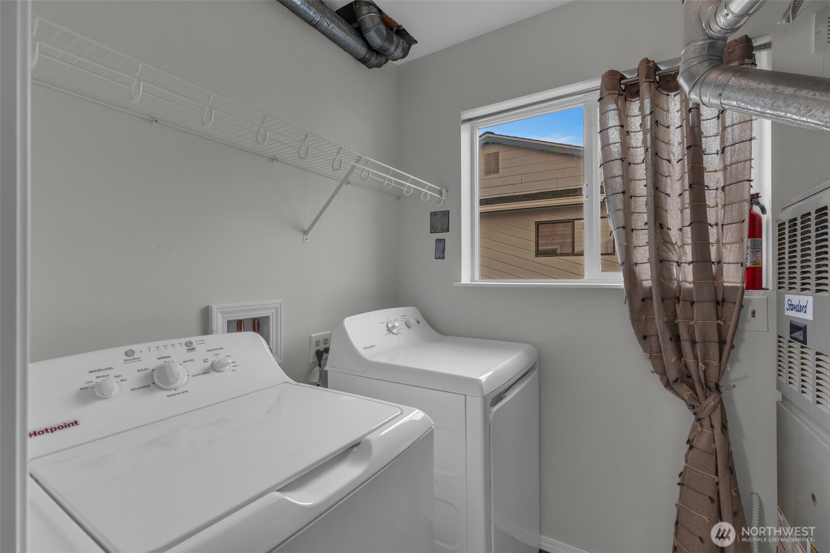 9480 Olson Place Southwest, Unit G Seattle, WA 98106 - Photo 3 of 35