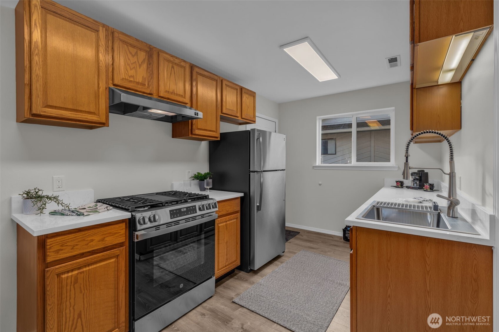 9480 Olson Place Southwest, Unit G Seattle, WA 98106 - Photo 4 of 35