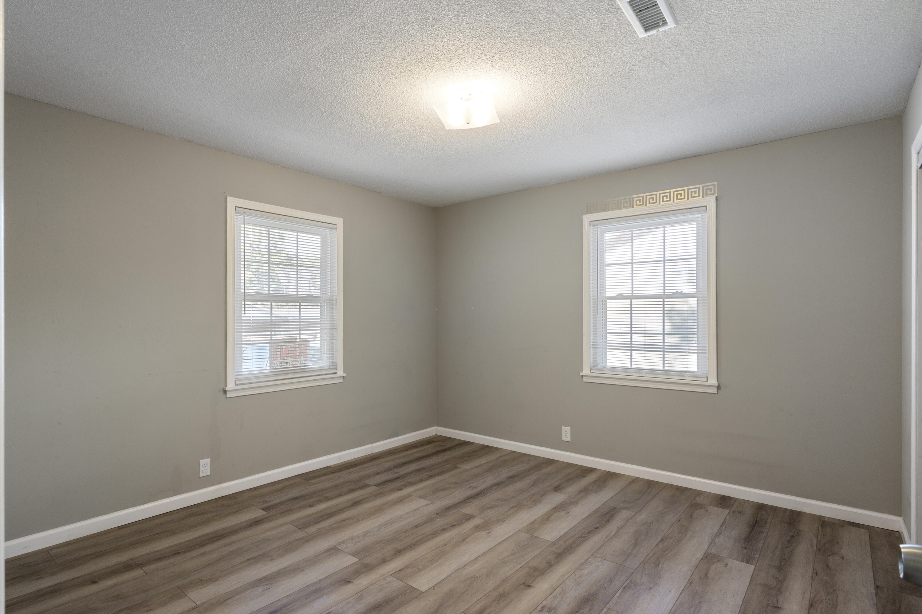 1414 Walston Street Dalton, GA 30720 - Photo 5 of 22 DSC_7000