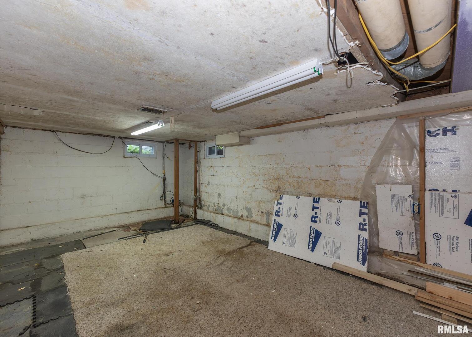 3015 North 3rd Street Clinton, IA 52732 - Photo 26 of 28 a view of a room with lots of storage