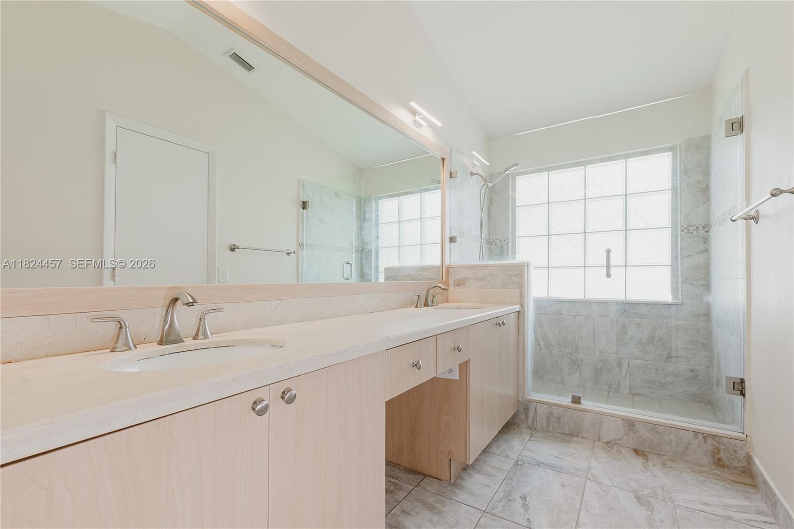 922 Falling Water Road Weston, FL 33326 - Photo 17 of 36 Gallery Image 17