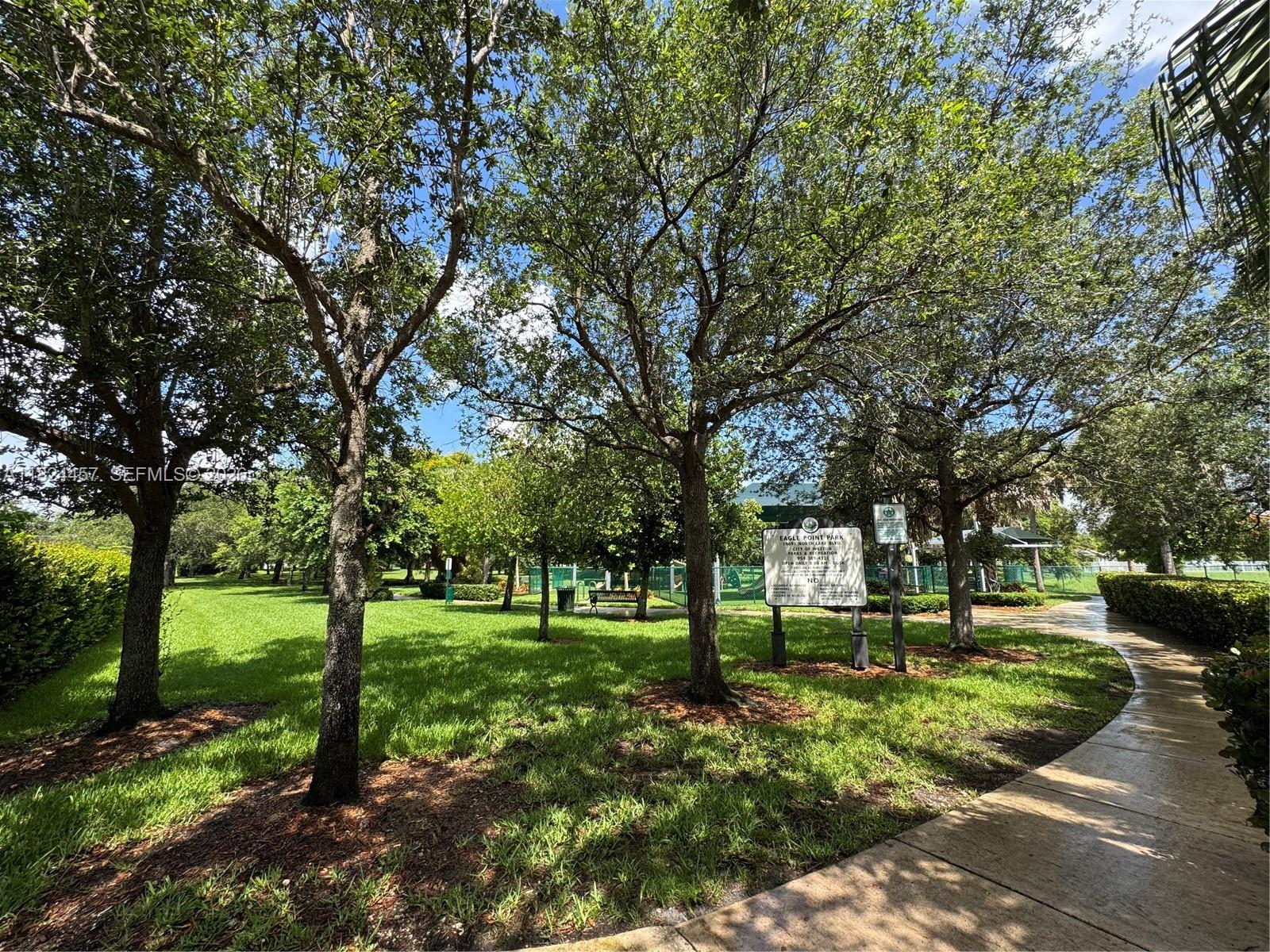 922 Falling Water Road Weston, FL 33326 - Photo 28 of 36 Gallery Image 28