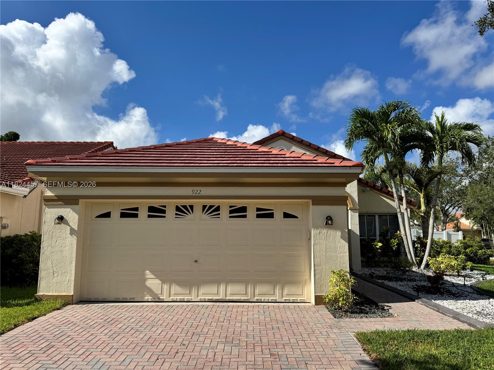 922 Falling Water Road Weston, FL 33326 - Photo 3 of 36 Gallery Image 3