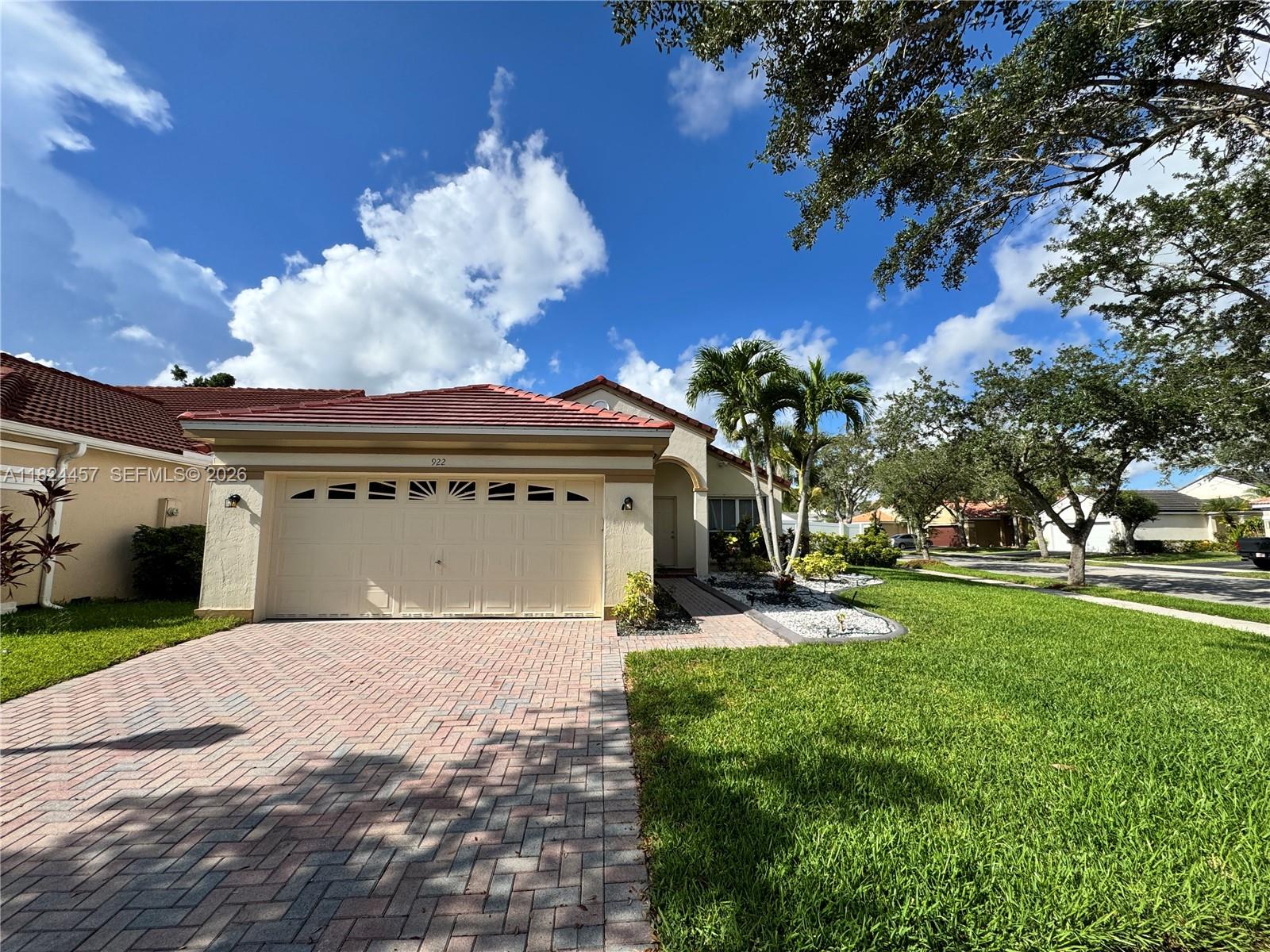 922 Falling Water Road Weston, FL 33326 - Photo 35 of 36 Gallery Image 35