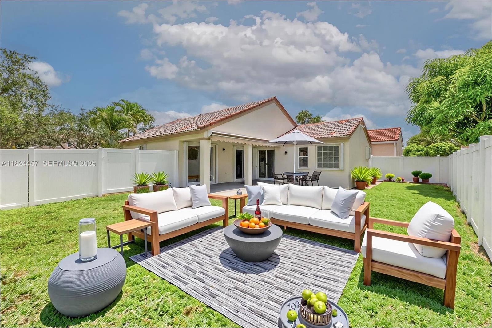 922 Falling Water Road Weston, FL 33326 - Photo 4 of 36 Gallery Image 4