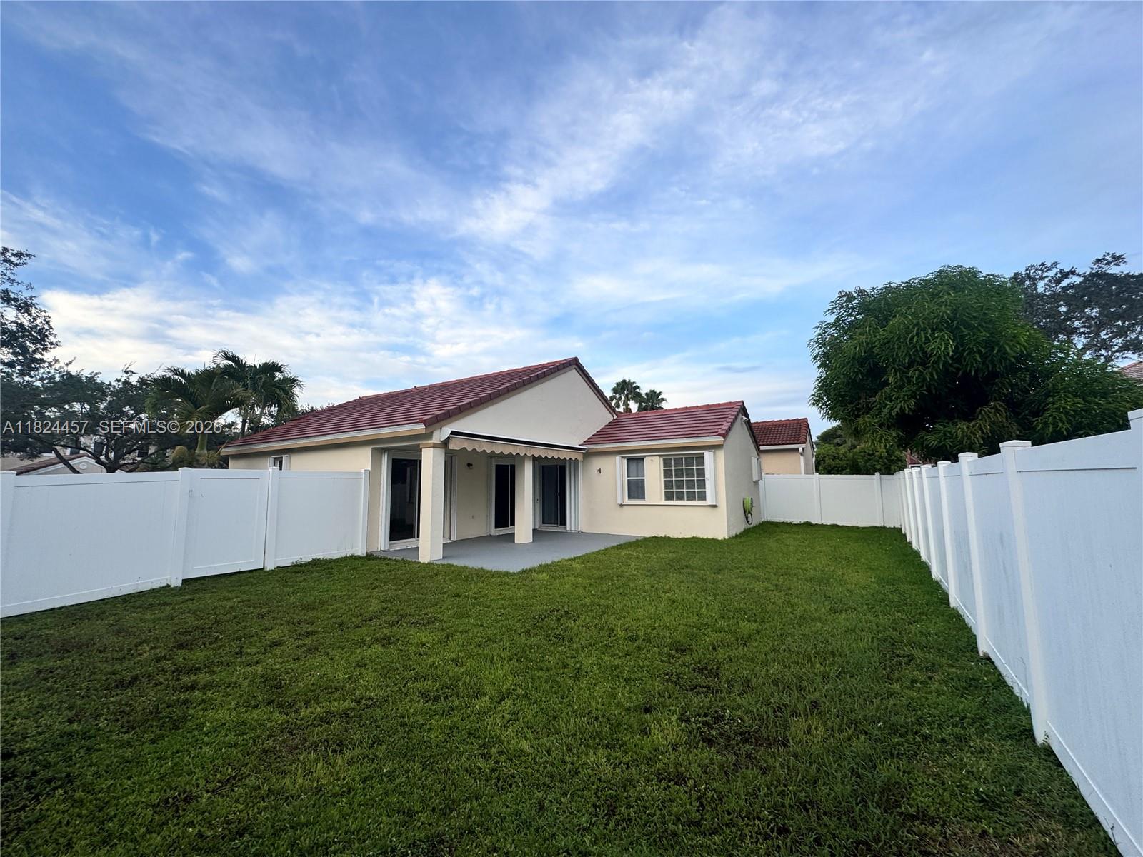 922 Falling Water Road Weston, FL 33326 - Photo 5 of 36 Gallery Image 5