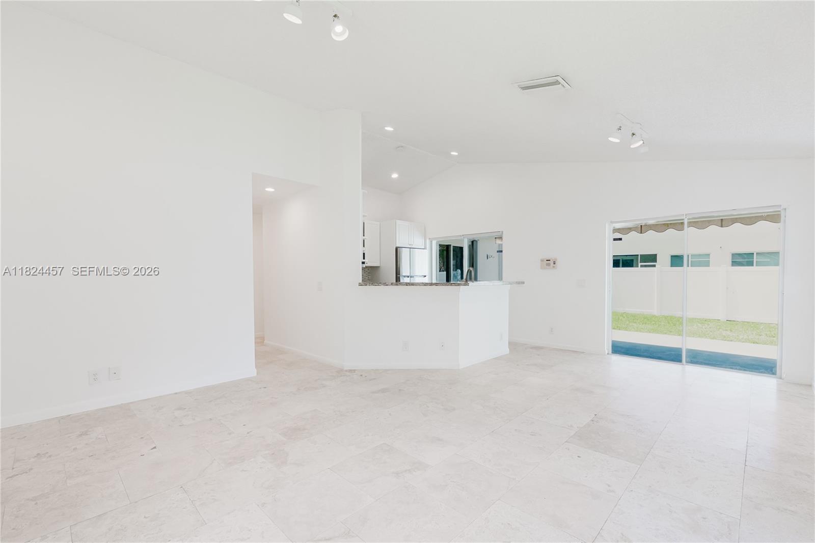 922 Falling Water Road Weston, FL 33326 - Photo 7 of 36 Gallery Image 7