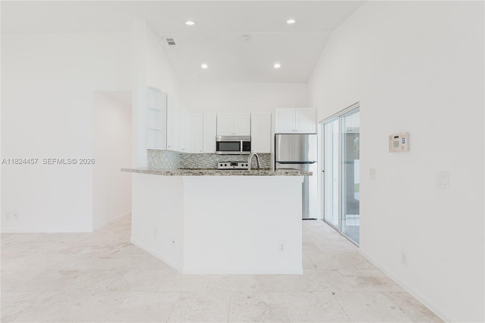 922 Falling Water Road Weston, FL 33326 - Photo 9 of 36 Gallery Image 9