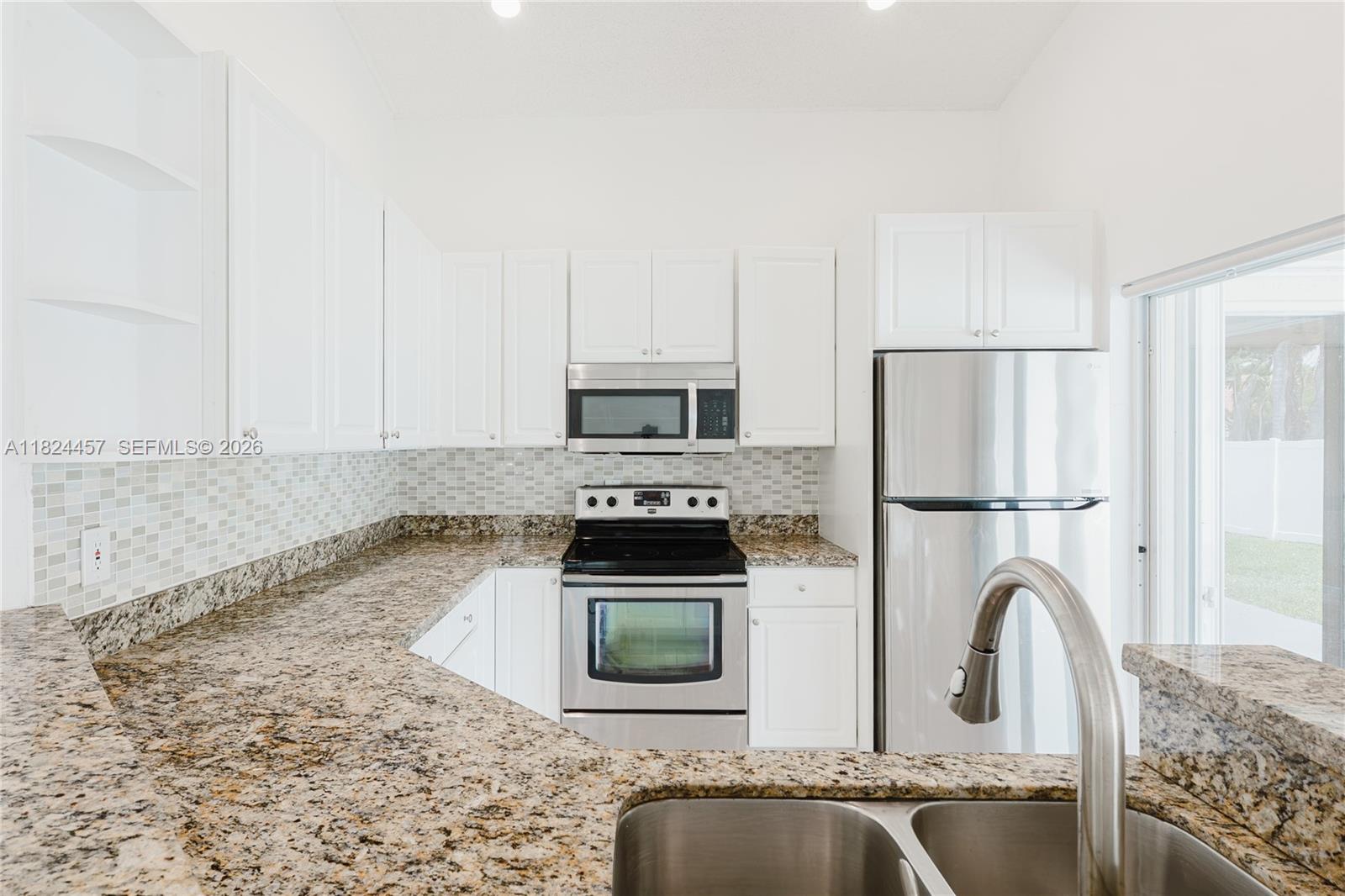 922 Falling Water Road Weston, FL 33326 - Photo 10 of 36 Gallery Image 10