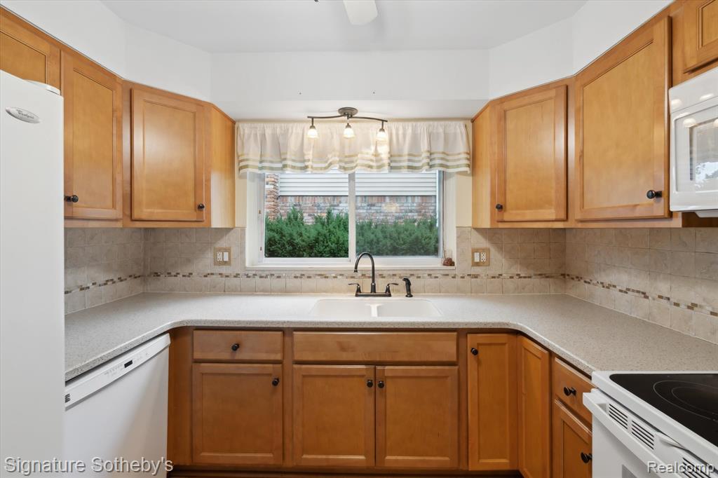 6142 Wedgewood Road Canton, MI 48187 - Photo 12 of 43