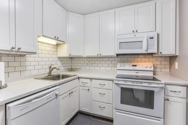 $169,900 | 1855 Silver Bell Road, Unit 120, Eagan, MN 55122