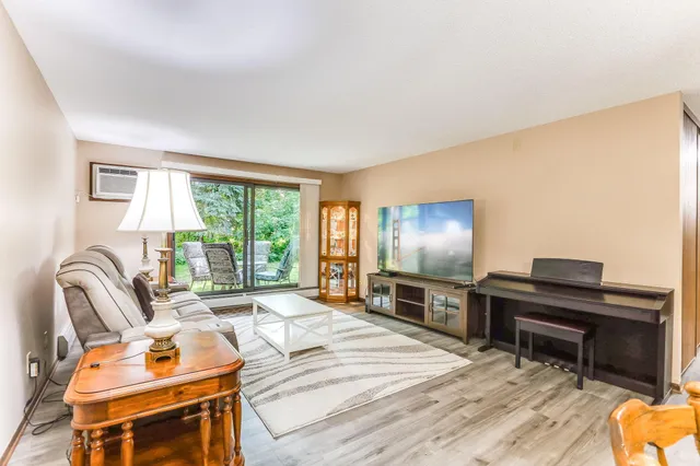 $169,900 | 1855 Silver Bell Road, Unit 120, Eagan, MN 55122