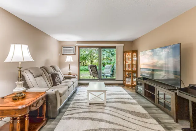 $169,900 | 1855 Silver Bell Road, Unit 120, Eagan, MN 55122