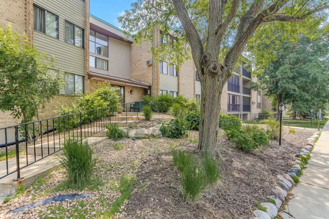 $169,900 | 1855 Silver Bell Road, Unit 120, Eagan, MN 55122