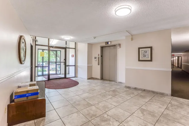 $169,900 | 1855 Silver Bell Road, Unit 120, Eagan, MN 55122