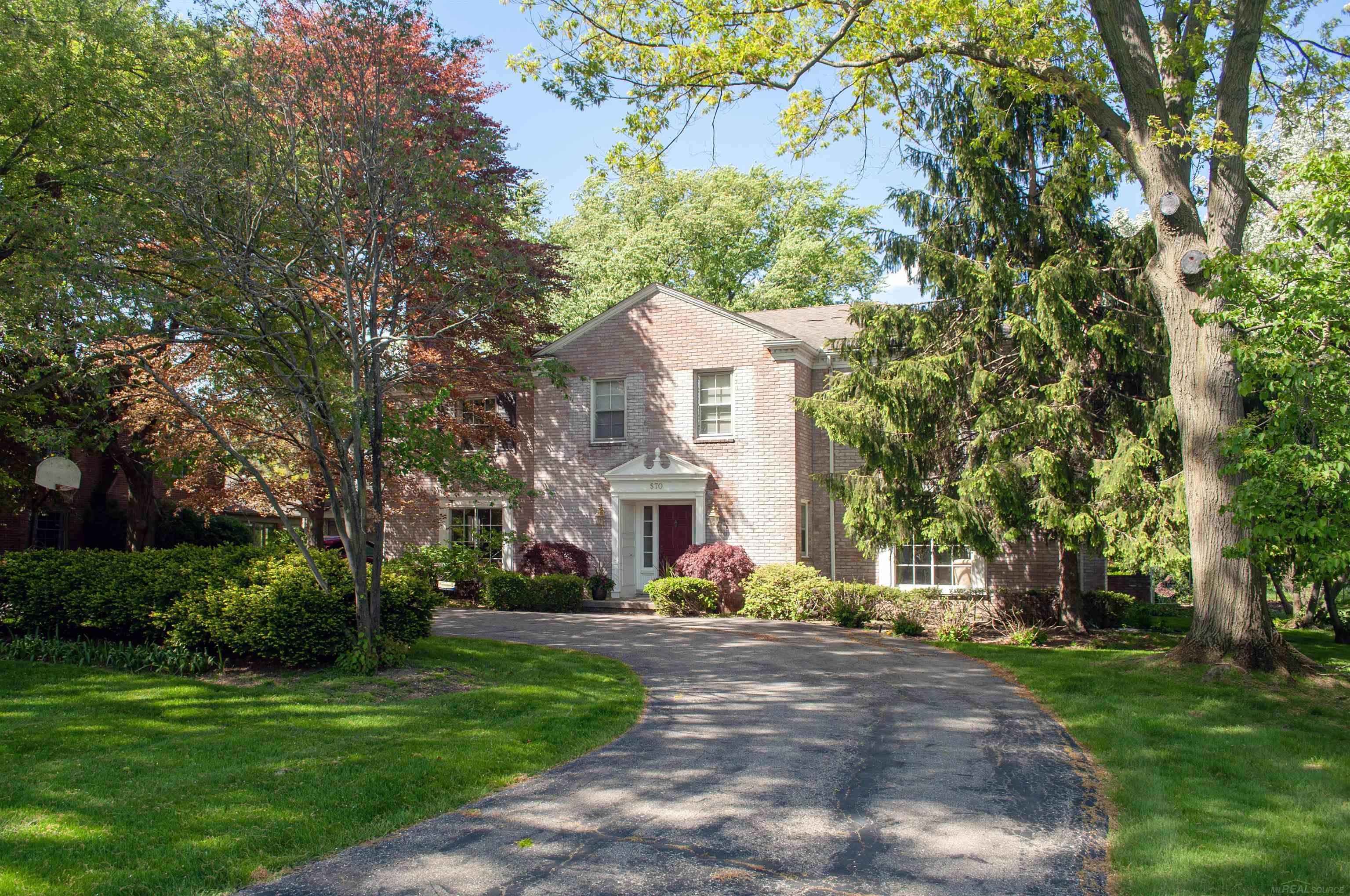 570 Oxford Road Grosse Pointe Woods, MI 48236 - Photo 1 of 99