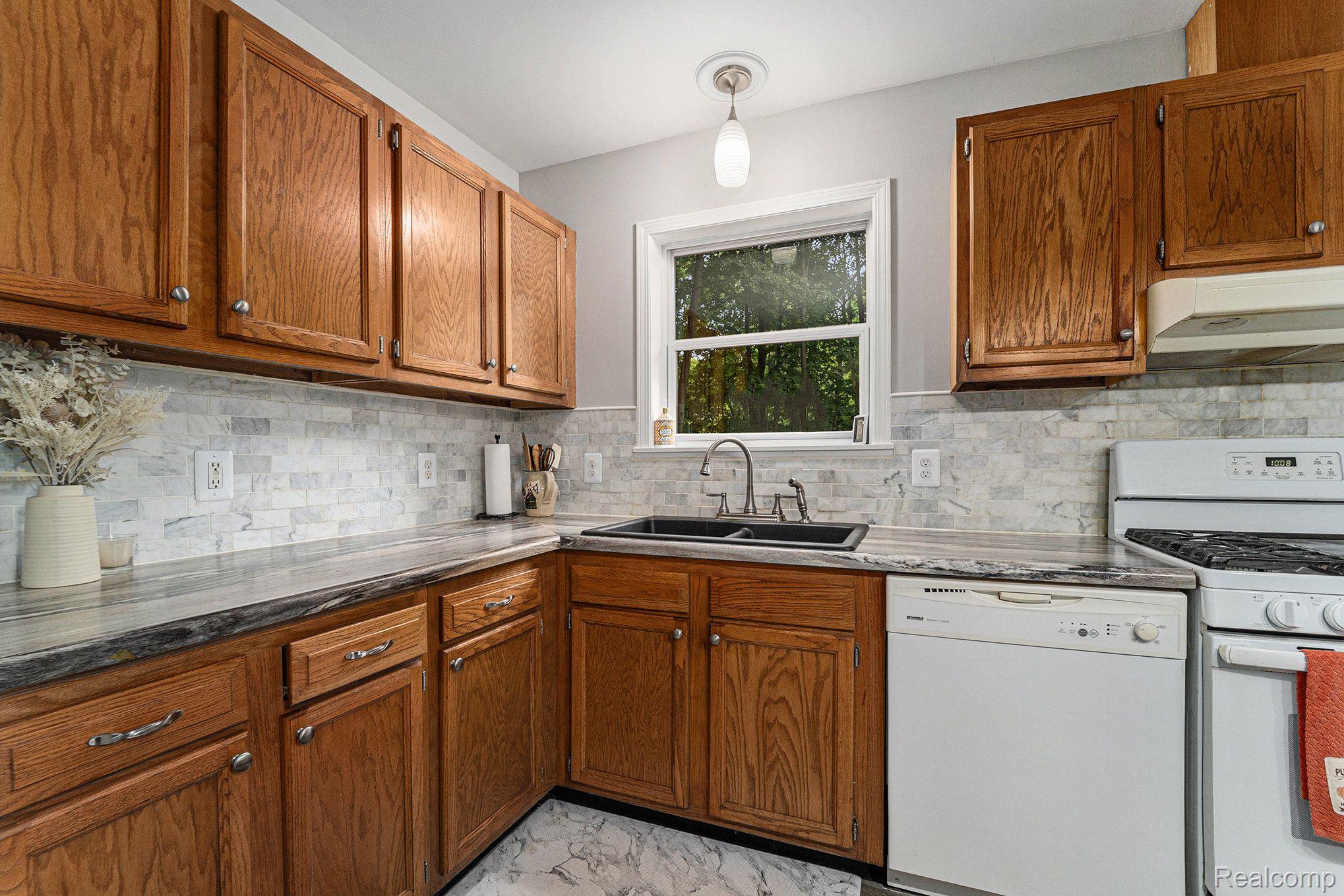 1725 Parker Road Holly, MI 48442 - Photo 9 of 24 Custom tile backsplash and natural light